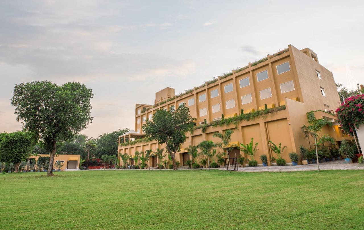 The Lalita Grand Mathura- Vrindavan Exteriör bild