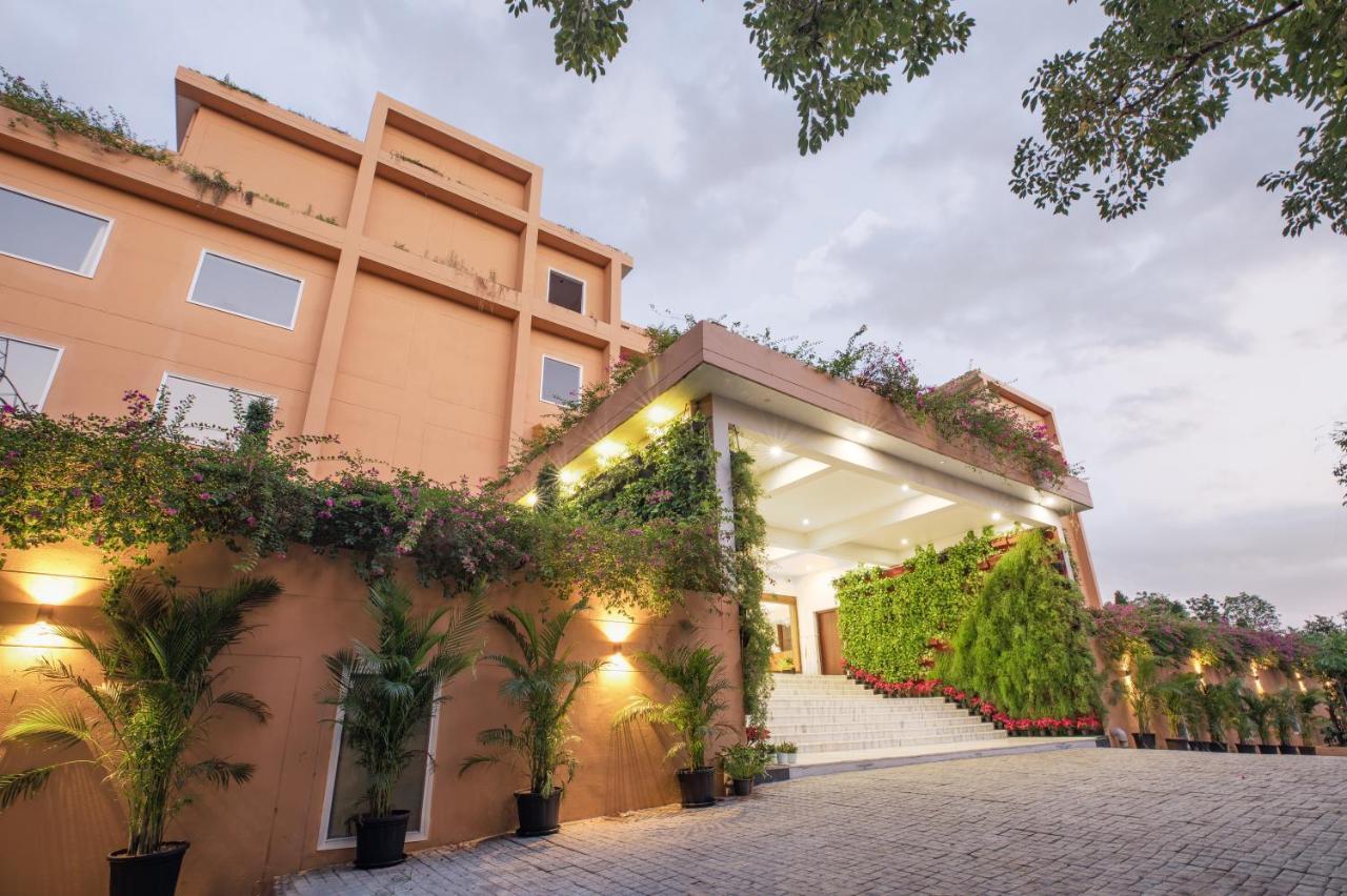 The Lalita Grand Mathura- Vrindavan Exteriör bild