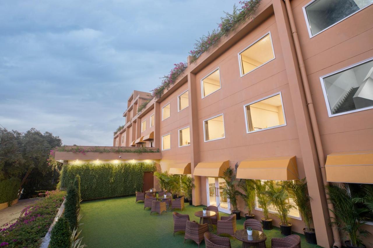 The Lalita Grand Mathura- Vrindavan Exteriör bild