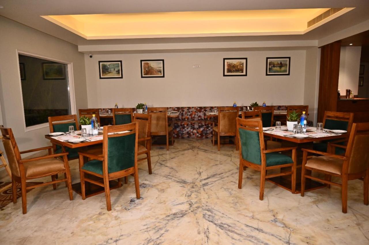 The Lalita Grand Mathura- Vrindavan Exteriör bild