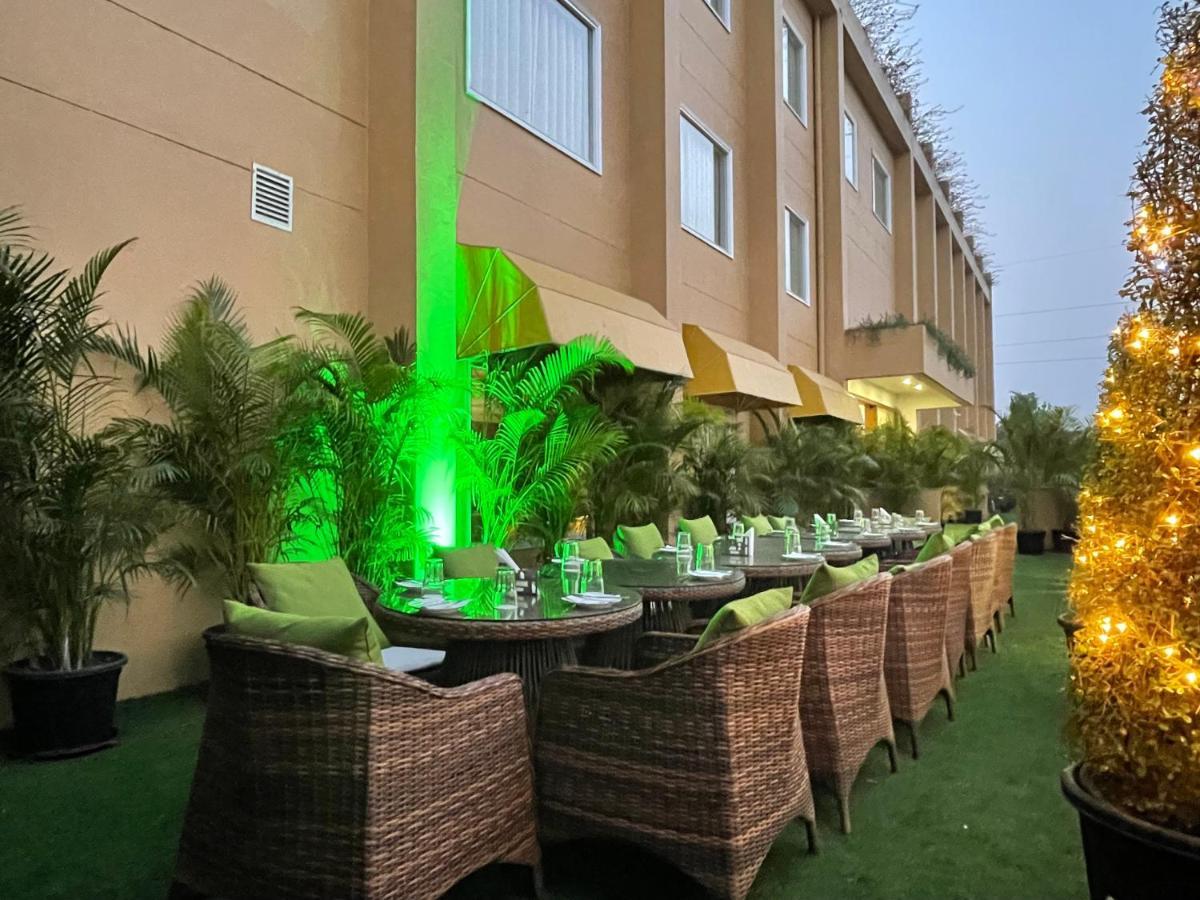 The Lalita Grand Mathura- Vrindavan Exteriör bild