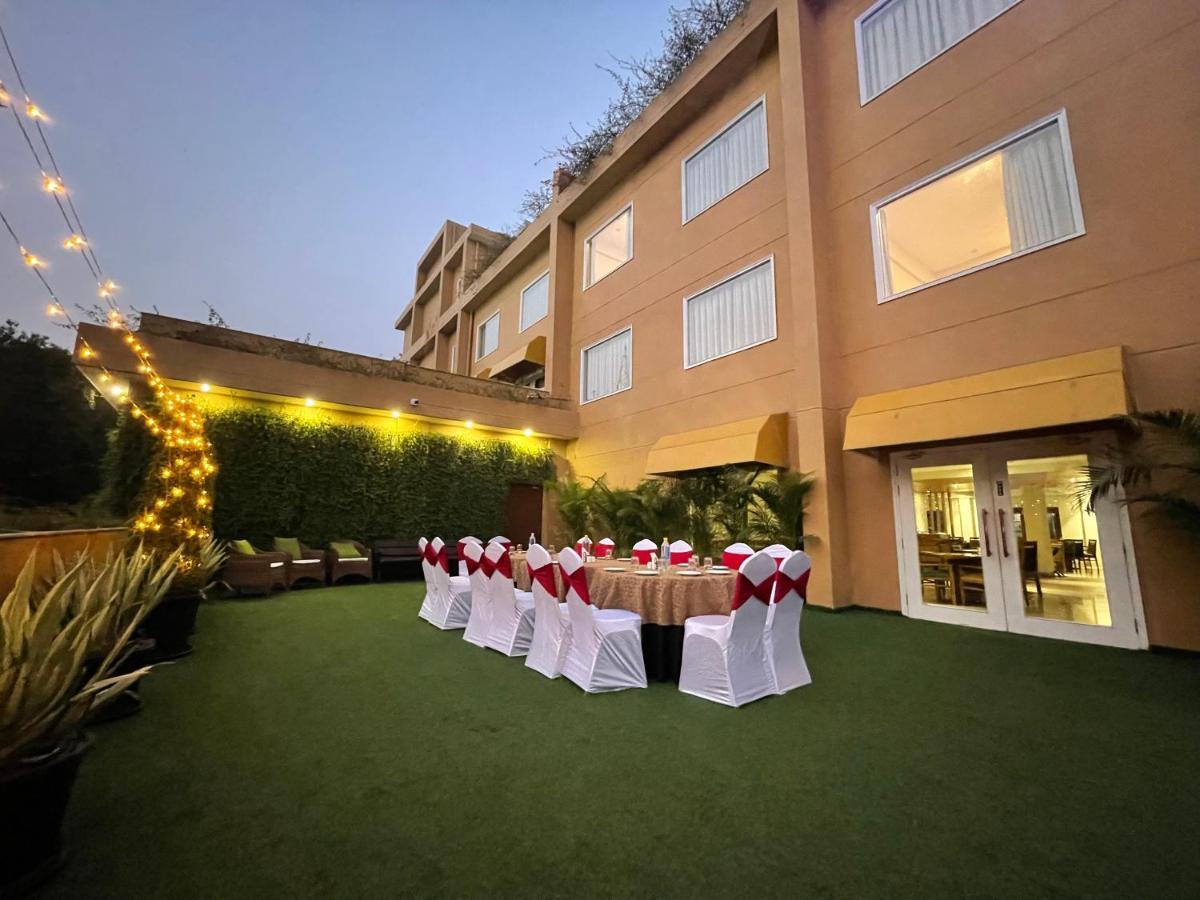 The Lalita Grand Mathura- Vrindavan Exteriör bild
