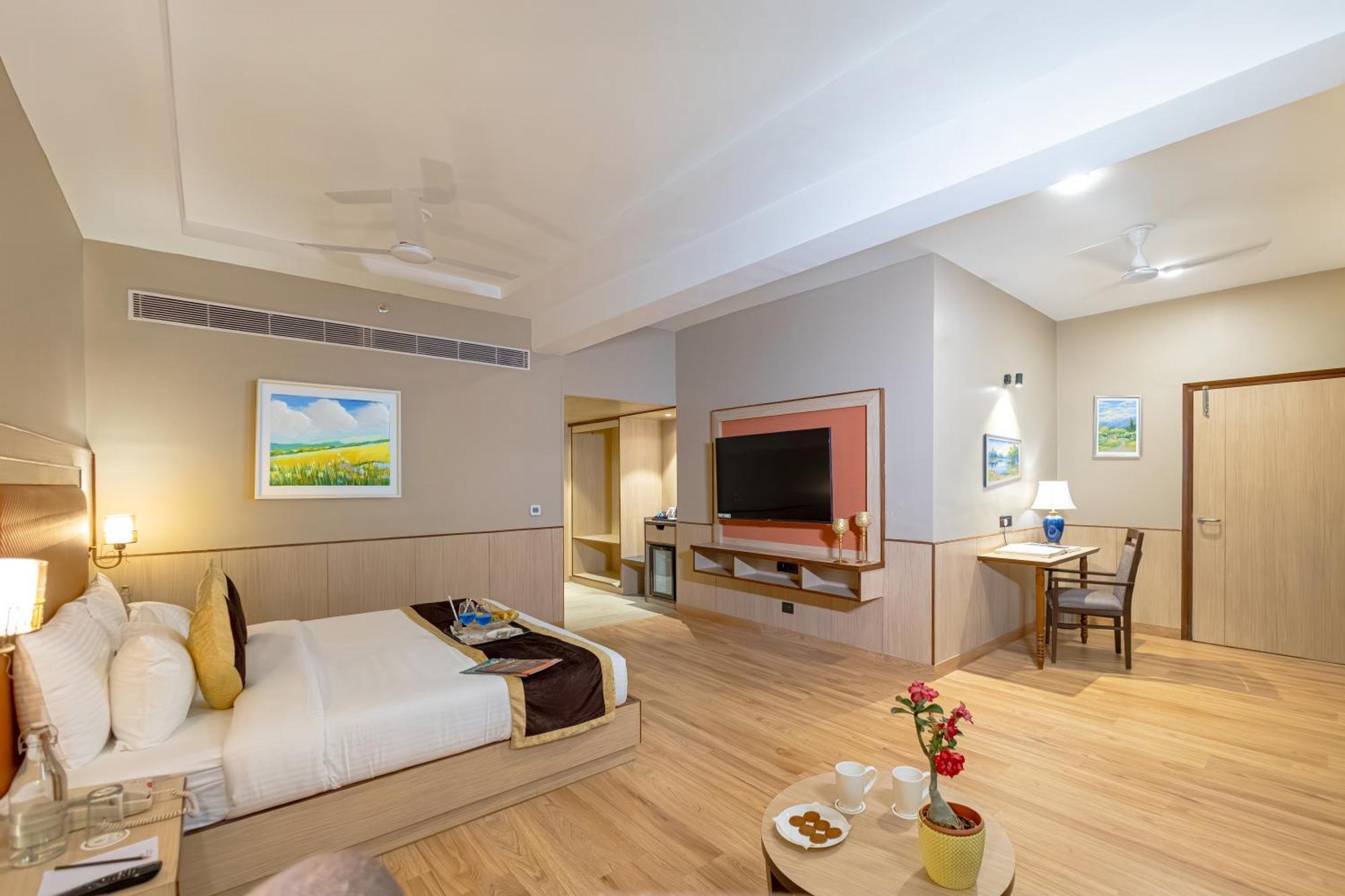 The Lalita Grand Mathura- Vrindavan Exteriör bild